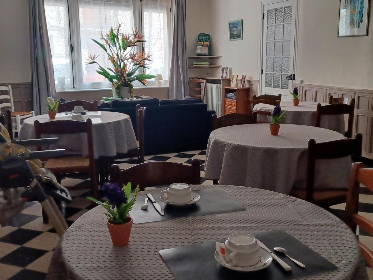 ル・ヴィガン Les Glycines Bed & Breakfast エクステリア 写真
