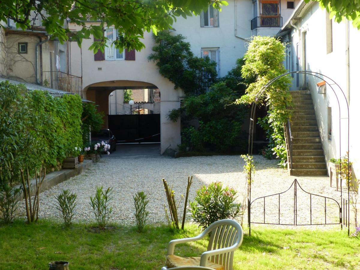 ル・ヴィガン Les Glycines Bed & Breakfast エクステリア 写真