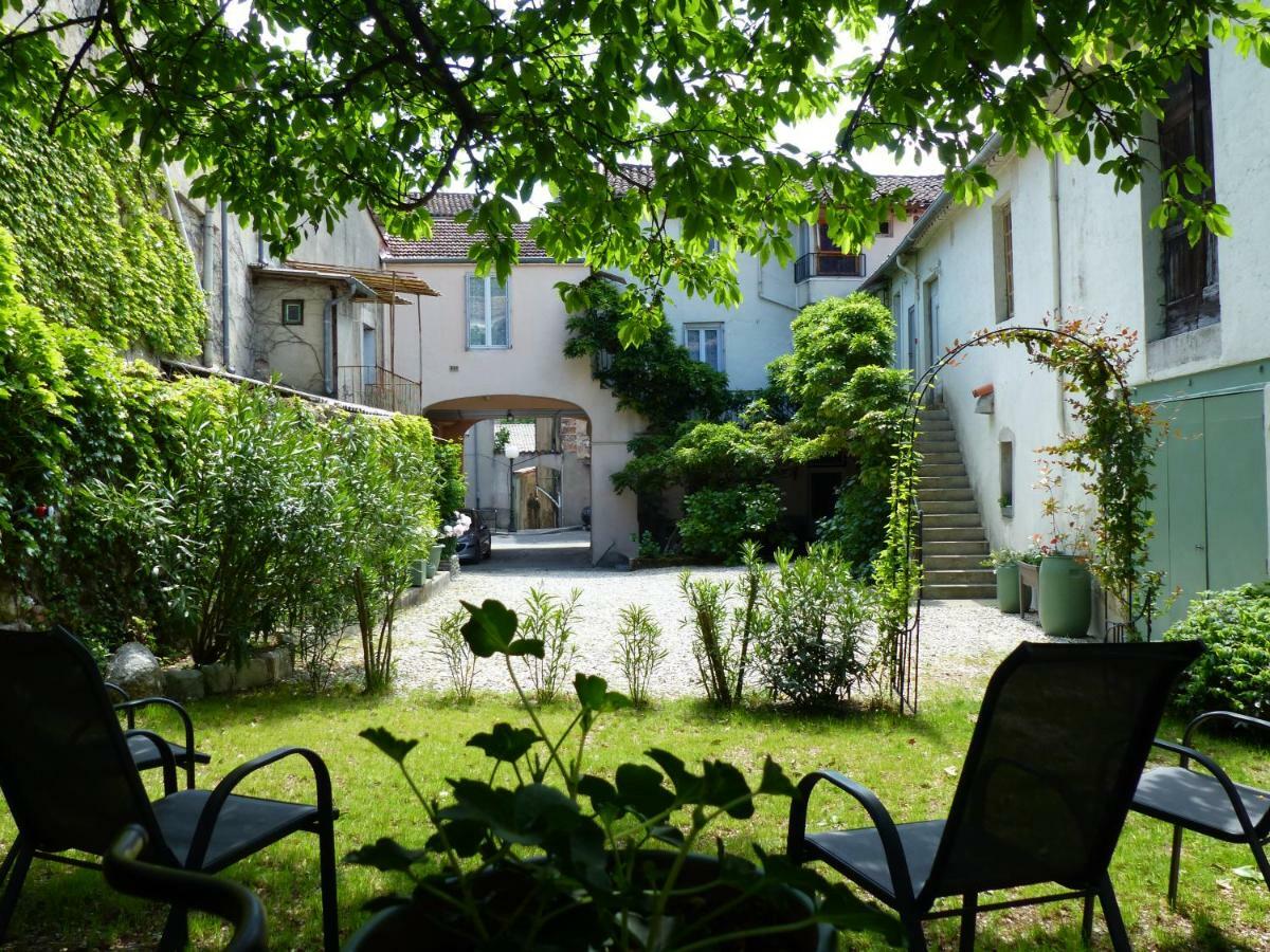 ル・ヴィガン Les Glycines Bed & Breakfast エクステリア 写真